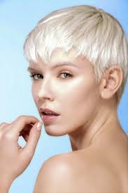 Weitere ideen zu geflochtene frisuren flechtfrisuren flechtfrisuren kurze haare. Frecher Pixie Cut Mit Fransigem Pony Freche Pfiffige Und Flippige Kurzhaarfrisuren