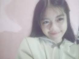 👀👀 When you walk pass a group of girls & hear " she's sooo pretty 😍 "