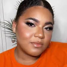 Enquanto isso Lainey Wilson estava sorrindo e batendo palmas e claramente  feliz por Beyoncé m!