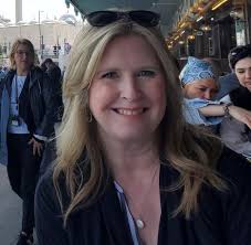 Can someone please edit this to look like a professional head shot??