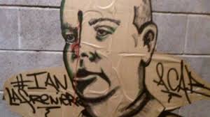 Réussissant à obtenir le témoignage de divers policiers de terrain, le reportage sait donner des clés pour comprendre leur malaise. Photo Du Graffiti D Un Policier Avec Une Balle Dans La Tete Pawluck Coupable C O B P