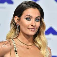 She is the second child and only daughter of michael ja. Marie Claire Arabia Paris Jackson ØªØ®Ø¶Ø¹ Ù„Ø¹Ù…Ù„ÙŠ Ø© Ø¬Ø±Ø§Ø­ÙŠ Ø© Ø·Ø§Ø±Ø¦Ø©