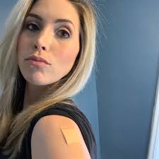 Just 23% of pregnant women are vaccinated. I'm among them 👋. #tbt to March  4, 2021. The day I got my first dose. I was 13 weeks 🤰 pregnant. My  husband @danielpgreene