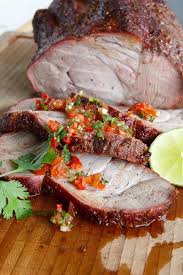 Leckeres Grillgericht Fur Fortgeschrittenere Griller Schweinebraten Mit Einem Chili Rub Und Einem Safti Schweinebraten Rezept Schweinebraten Einfache Gerichte