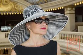 SAN FRANCISCO ZOO AUXILIARY Birds of a Feather