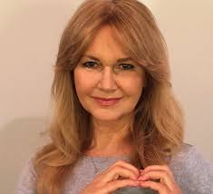 See more ideas about osobowość, kobieta, długa sukienka wieczorowa. Grazyna Torbicka Ambasadorka Kampanii Spolecznej Stowarzyszenia Tecza
