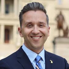 Andrea Sun (@AndreaTheSun)