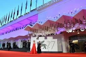 Chloé zhao's nomadland has been named best picture of the houston film critics society 2020 awards. Nomadland Wins Top Prize At Venice Film Festival