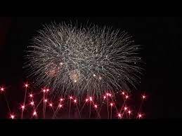 « pack artifice de grande qualité, entrez dans le monde magique de la pyrotechnie avec le 300.2. Berlin S Illumine Pour Les Championnats Du Monde De Feux D Artifice Youtube