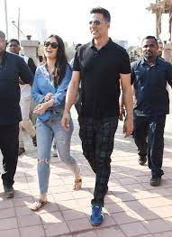 Good News Kareena And Akshay Take Ferry Ride Announce Release Date Bollywood Celebrities Basic Outfits Fabulous Clothes