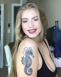 Elle Pearson (@heyoitselle) • Instagram photos and videos