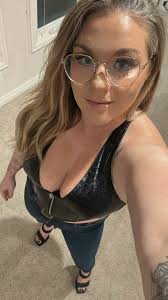 She lives 2.6 km from your house 📍 I sent you a message you don't even  answer me 😟