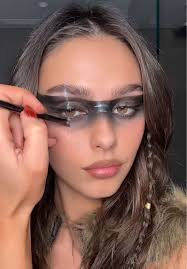 Tips for Smelling Good All Day: Victoria Secret Body Lotion Hacks