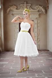 Kurze brautkleider sind eine frische abweichung von den traditionellen bis zum boden reichenden modellen. Welches Brautkleid Passt Zur Meiner Figur Kleiderfreuden