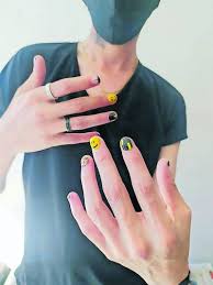 Diseñar con esmaltes, al agua, naturales o con piedras ¿quién no ama las uñas cuidadas? Unas Decoradas Para Hombre Diario De Queretaro Noticias Locales Policiacas De Mexico Queretaro Y El Mundo
