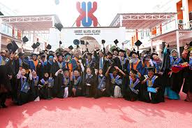 Apa beza perkataan kepujian itu? Ijazah Sarjana Muda Keusahawanan Logistik Dan Perniagaan Pengedaran Dengan Kepujian Faculty Of Entrepreneurship And Business Universiti Malaysia Kelantan