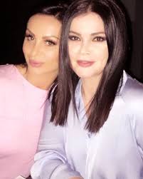 Ishe mbrapsht, prita derisa më qepën”, këngëtarja e njohur uron vajzën për  ditëlindje dhe tregon detaje nga materniteti: Doktori më tha merrja një  kënge…