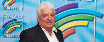 Grausam diese woche mal wieder die morningshow, mike von hier diehl bringt es doch radio regenbogen hat allerdings auch nur noch 8 moderatoren, wer was auf sich hält, hat die dudenstrasse doch schon längst hinter sich. Hans Meiser Zuruck Im Radio Relaunch Bei Rms Dwdl De