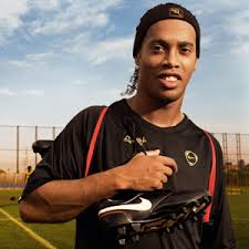Ronaldinho football player profile displays all matches and competitions with statistics for all the matches he played in. Happy Birthday Ronaldinho Feiert Heute Seinen 40 Geburtstag Mediamass