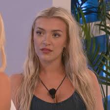 Did Love Island's Molly Marsh have a boyfriend just before entering the  villa?