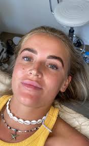 Hello girls, For anyone that like to check out my instagram  imeldaobrienartistry, I specialise in lash extensions, lashlift's, brows ,  brow laminations and make up.