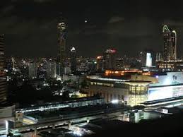 Things To Do In Bangkok On New Year S Eve 2017 Http Www Newyearsevelive Net Cities Bangkok Html New Year Fireworks New Years Eve Fireworks Best Rooftop Bars