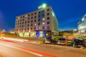 The most proximate dusseldorf international airport is disposed in 3.7 km from the hotel. Holiday Inn Express Duesseldorf City Nord Hotel Overview