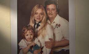 Apr 13, 2020 · carole and howard met in 2002 and married in 2004, five years after carole's first husband don lewis went missing, with many people claiming that carole actually killed him and fed him to her tigers! Carole Baskin S Marriages Are As Unique As They Are Puzzling