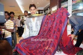 Pinky reddy thread work saree. Pinky Reddy Inagurates Rupaheli Silks Designer Saree Collection