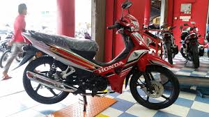 The displacement of the scooter is 109.16 cc with 5.2 kw max power. Honda Wave Alpha 110