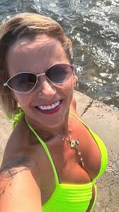 Agradeço por cada pôr do sol, cada sorriso e cada instante vivido nestas  férias.” 🌅, • “Volto com a alma leve e cheia de gratidão pelas férias que  vivi.” 💙, •