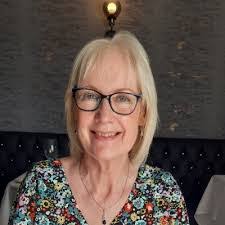 Helen Wylie's Instagram, Twitter & Facebook