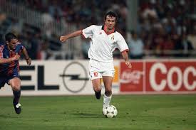 Plus que la difficulté du geste effectué par le défenseur de stuttgart et que la perfection de la trajectoire épousée par le tir du français. Top 50 Des Plus Beaux Buts En Ligue Des Champions Video Dejan Savicevic A La 14e Place De Notre Top 50 Des Plus Beaux Buts De L Histoire De La Ligue Des