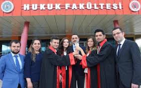 Atatürk üniversitesi hukuk fakültesi is located at turkey, erzurum, yakutiye, üniversite mah. Yarismada Birinci Olan Hukuk Ogrencilerine Is Teklifi Yagdi