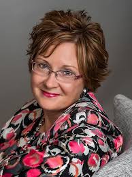 Amazon.com: Kylie Jean Craft Queen eBook : Ventura, Marne, Mourning,  Tuesday: Kindle Store