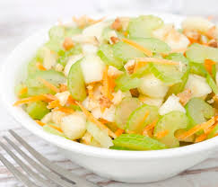 Se poate servi cu friptura de pui rece sau calda. Salata De Telina Cu Mar Si Peste Afumat