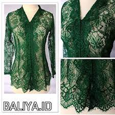Berbagai model kebaya terbaru mulai dari kebaya adat, kebaya encim, kebaya couple, kebaya anak, dan banyak lainnya tersedia lengkap di sini. 7 Tips Memilih Kebaya Buat Orang Gemuk Agar Terlihat Langsing Baliya Id