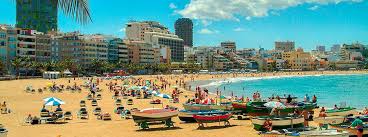 Marchez jusqu'à la plage el confital pour surfer les plus belles vagues du nord de l'île et pour les plus grands marcheurs, montez la grande colline, vous aurez une vue. Les Plus Belles Plages De Grande Canarie