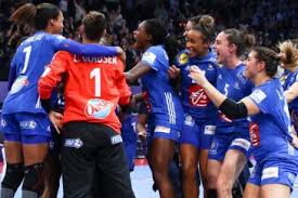 L'équipe de france féminine de handball s'est imposée au fur et à mesure des années comme l'une des références mondiales de sa discipline. Handball Championnat Du Monde F La France Candidate A Sa Propre Succession Sport 365