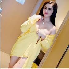 Ini 10 fakta tante pemersatu bangsa tersebut. Pusing 7 Keliling Lihat Sisca Mellyana Pakai Lingerie Merah Femalesia