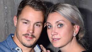 Based on the novel by camilla läckberg. Camilla Lackberg Och Simon Skold Om Parterapin Hade Svart Att Kommunicera Aftonbladet