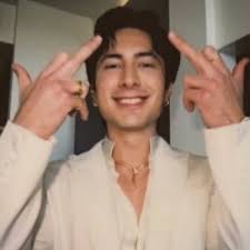 like for how long is eddie going to “prioritize chris” the kid is closer to  graduate high school than to learn how to skate it truly gets to a point  😭stop with