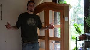 Vor allem für frettchen bietet sich der große wohnraum an. Voliere Gunstig Aus Schrank Bauen Wellensittich Youtube