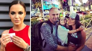 Artista a luat decizia de a apela la un avocat vedeta voia să se despartă de tatăl fetiței sale pe cale amiabilă, la notar, însă traian spak locuiește în statele unite ale americii și îi este greu să se. Andreea Antonescu AnunÈ› NeaÈ™teptat Despre Fostul SoÈ› Ce S A Intamplat Acum Intre CantÄƒreaÈ›Äƒ È™i Traian Spak Impact