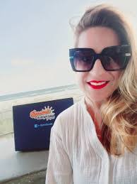 Lesley Fischer's Instagram, Twitter & Facebook