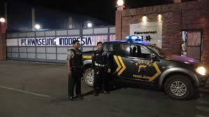 Kondisi saat ini, karyawan bekerja harus menerapkan protokol kesehatan, seperti memakai masker. Malam Hari Polsek Pecangaan Jepara Berikan Penyuluhan Ke Security Pabrik Guna Bersinergi Jaga Kondusifitas Tribratanews Jepara