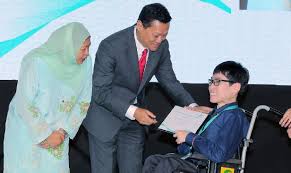 Beliau merupakan mursyidul am pas yang berperanan sebagai ketua majlis syura ulamak pas. Dr Abdul Rahim Hashim Vc Baharu Um