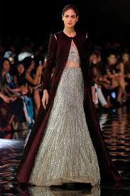 Latest Indian Fashion Trends For 2018 Bollywood Fashion Week Styles Be it clothing, footwear or accessories, myntra offers you the ideal combination of fashion and functionality.