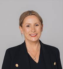 Nicole Rinehart's Instagram, Twitter & Facebook