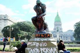 El Pensador De Rodin Atacado Por Vandalos Cultura Elmundo Es
